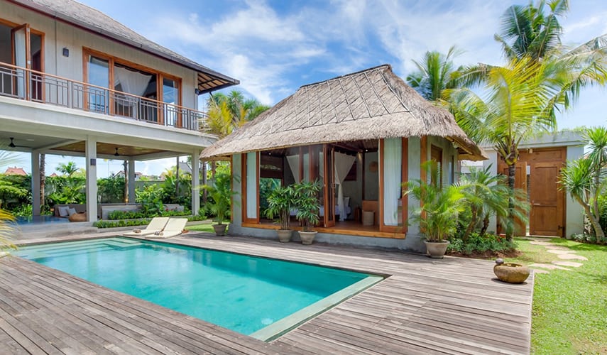 Villa balinaise avec piscine et terrasse, avec un grand jardin balinais